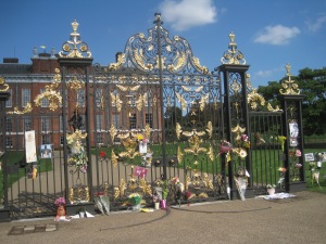 We arrived just a few days after the anniversary of Princess Di's death. These are the gates at Kensington Palace, covered in flowers and pictures of her and words from well wishers